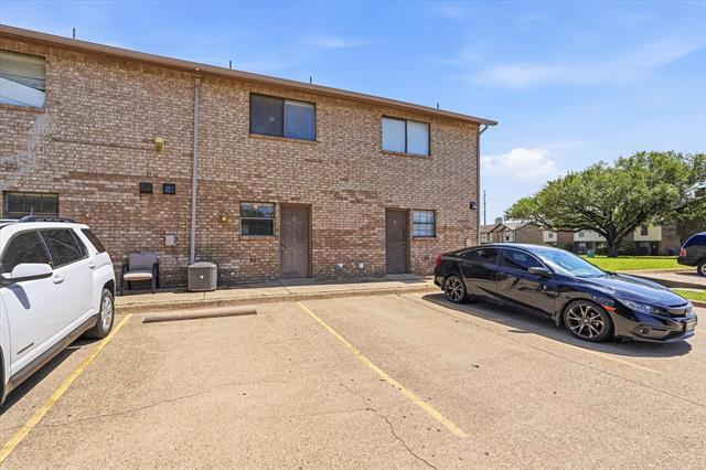 Building Photo - 2710 Wimbledon Ct