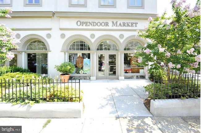 Building Photo - 2153 California St NW