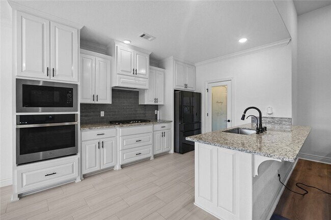 Building Photo - 7105 SW High Meadow Blvd