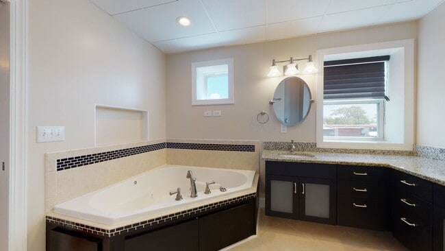 Building Photo - 236 Chatham St