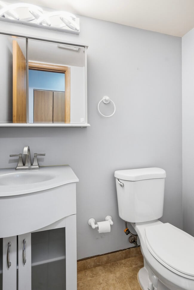 Building Photo - 5610 W Von Ave