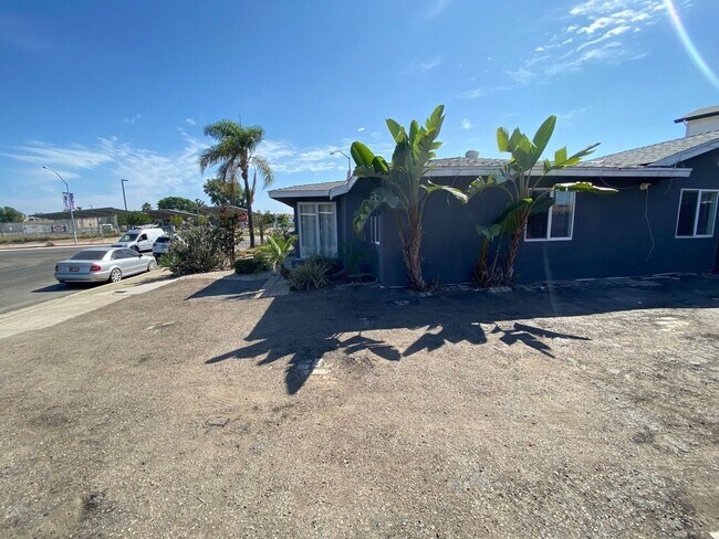 Building Photo - 8BD/3BA, Large Yard w/ Turf!
