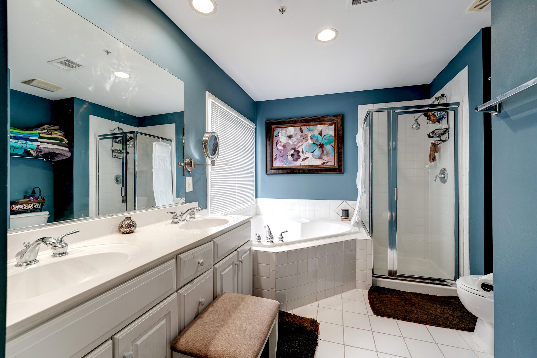 Master Bedroom has double sinks & garden tub! - 502 Fallsgrove Dr