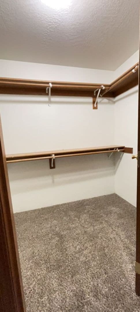 Building Photo - 3 Bedroom 2 bath house available!