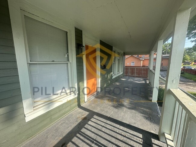 Building Photo - Charming 2-Bedroom Home with Modern Finish...