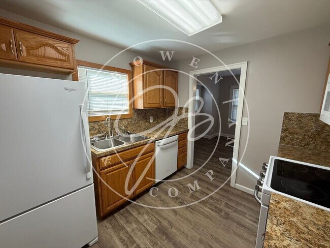 Building Photo - 2037 Berdan Ave