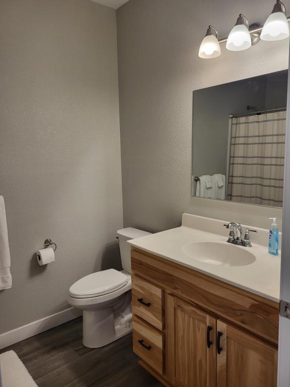 Building Photo - 6 Reserve Ct