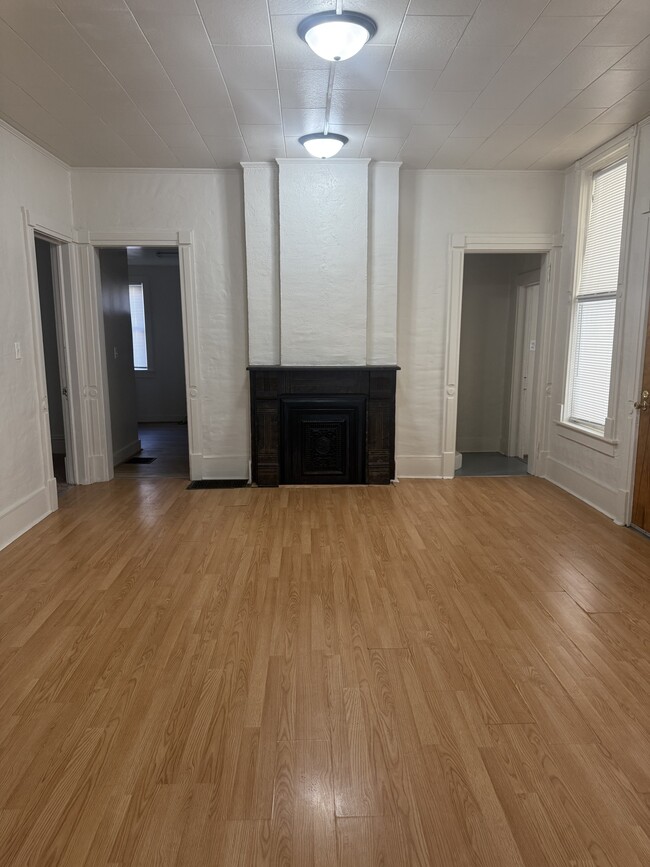 Building Photo - 804 N 6th St