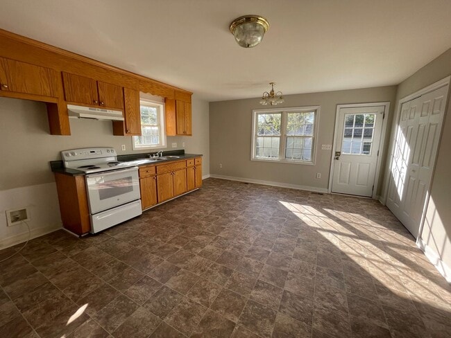 Building Photo - Two Story Home