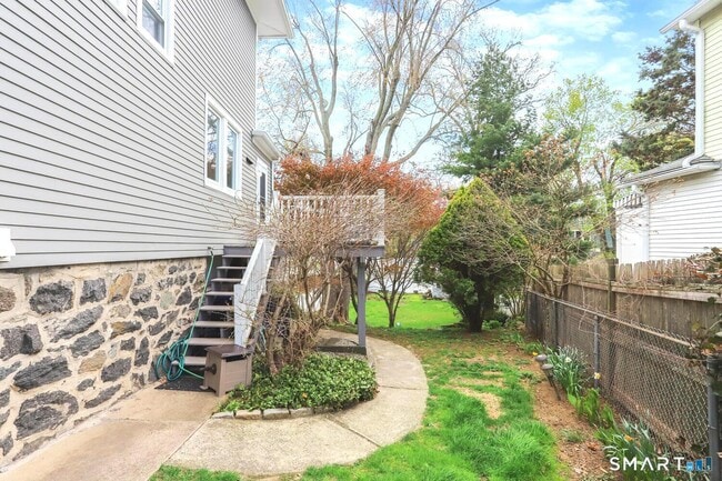 Building Photo - 28 Wessels Pl