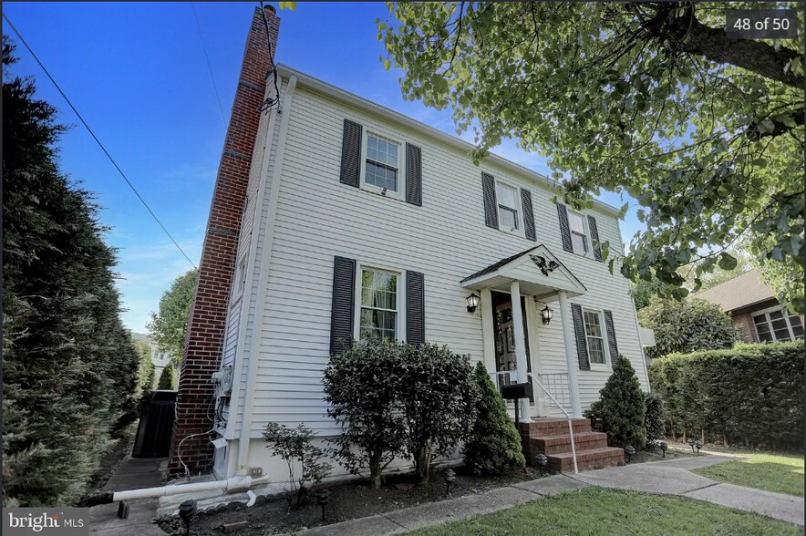 Building Photo - 13 Harrison Ave N