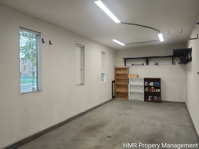 Building Photo - 12377 Hollyhock Dr