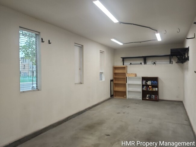 Building Photo - Modern 2-Bedroom Condo Near Victoria Gardens