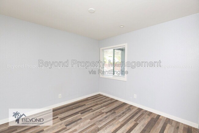 Building Photo - 5313 Vickie Dr