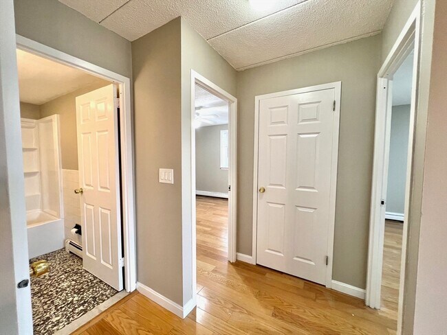 Building Photo - 4 Hawes St