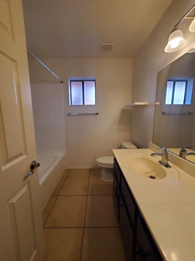 Building Photo - 4533 E Contessa St