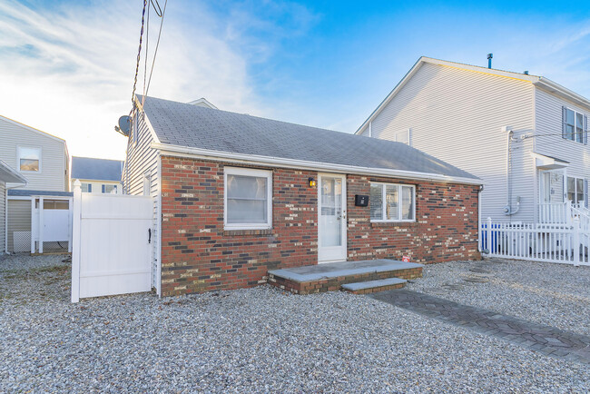 Building Photo - 11 Spindrift Rd