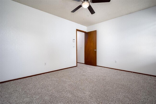 Building Photo - 2605 Pennington Ave