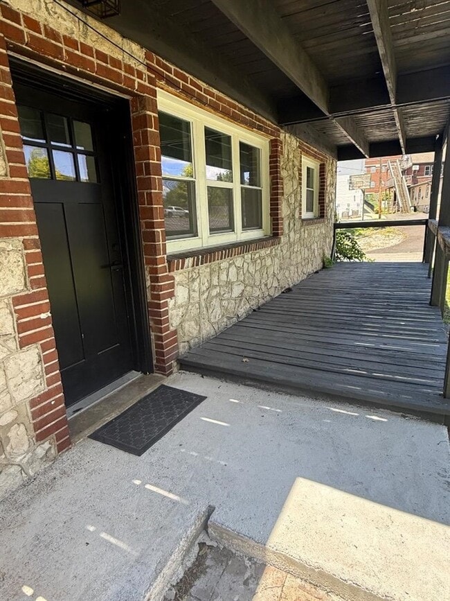 Building Photo - 709 Ridgecrest Way