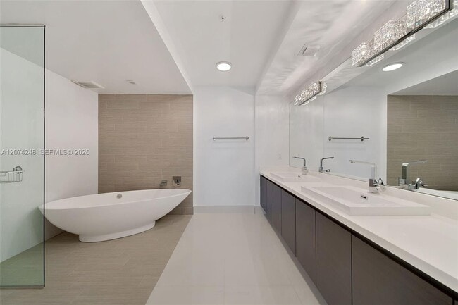 Building Photo - 300 Sunny Isles Blvd
