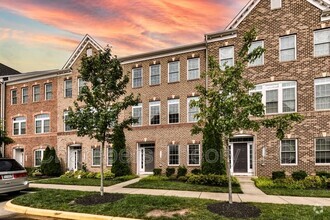 Building Photo - 3160 Yeager Dr