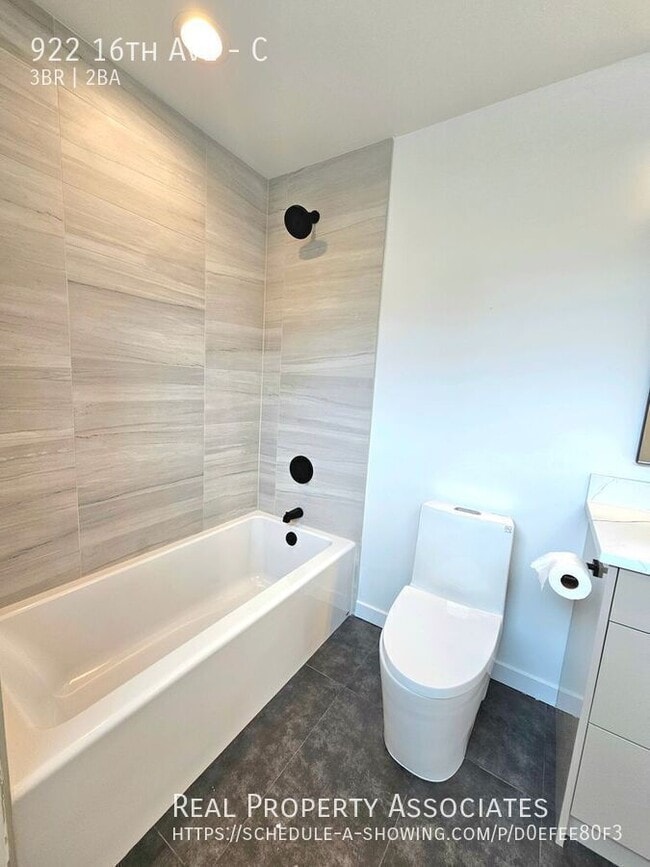 Building Photo - 922 16th Ave