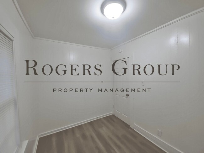 Building Photo - 803 Roberson St