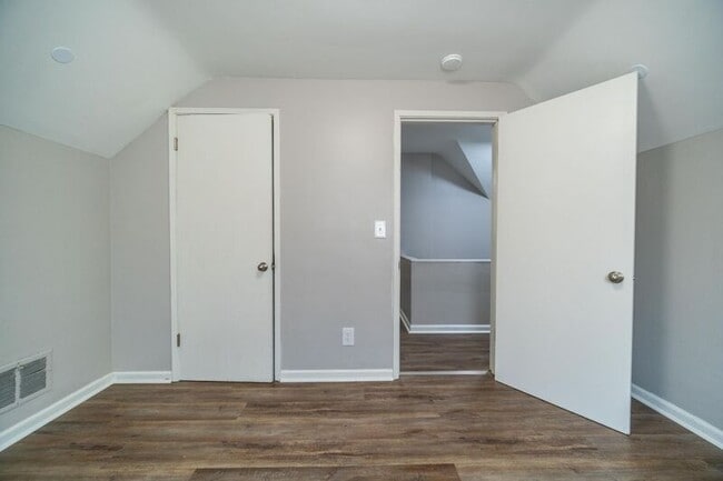 Building Photo - 2200 Homestead Dr