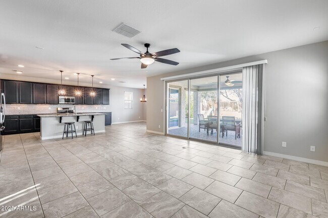 Building Photo - 9944 W Louise Dr