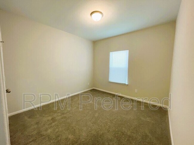 Building Photo - 1555 Rd 5728