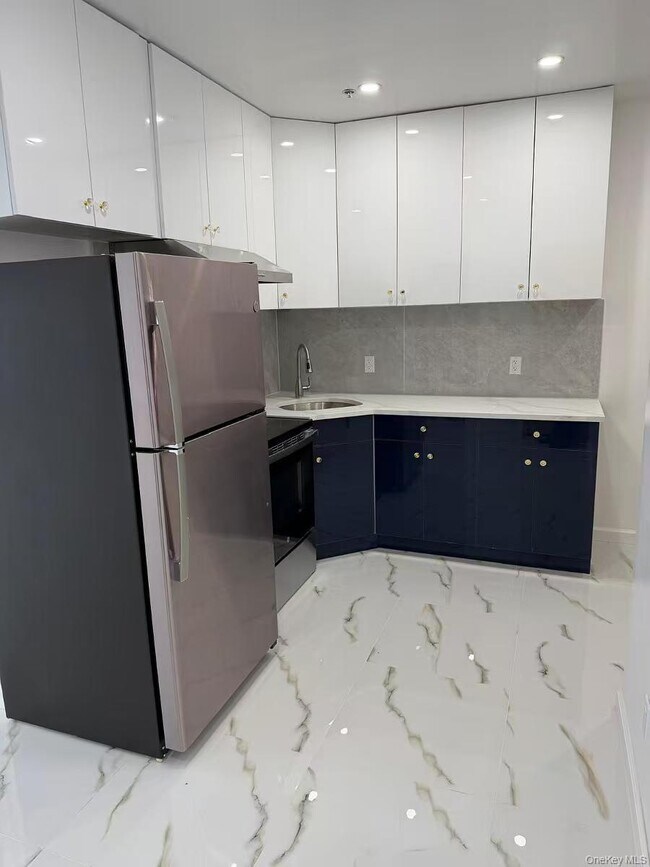 Building Photo - 86-05 Britton Ave