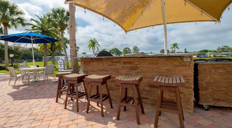 Building Photo - 3017 Saralake Blvd