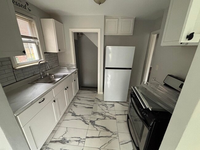 Building Photo - 7795 Heyden