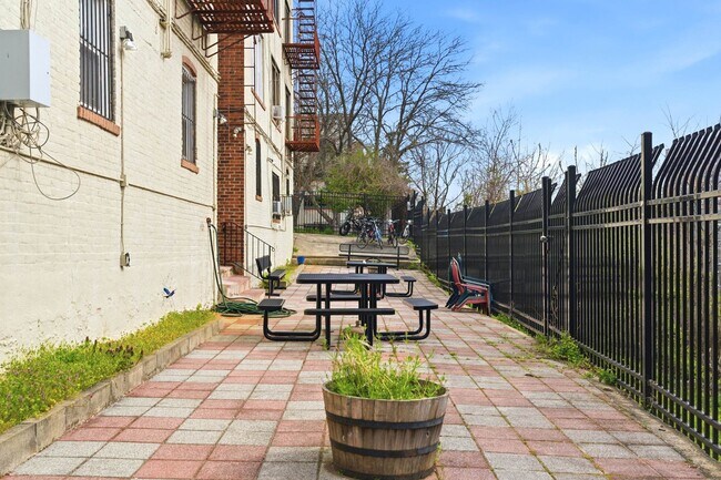 Building Photo - 104 Palisade Ave