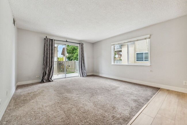 Building Photo - Charming 2BR Condo in Denver