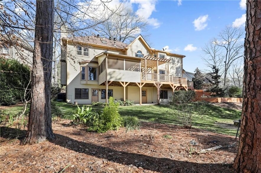 Building Photo - 890 Kings Arms Way