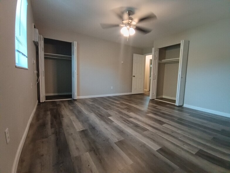 Building Photo - 1202 E Walford Dr