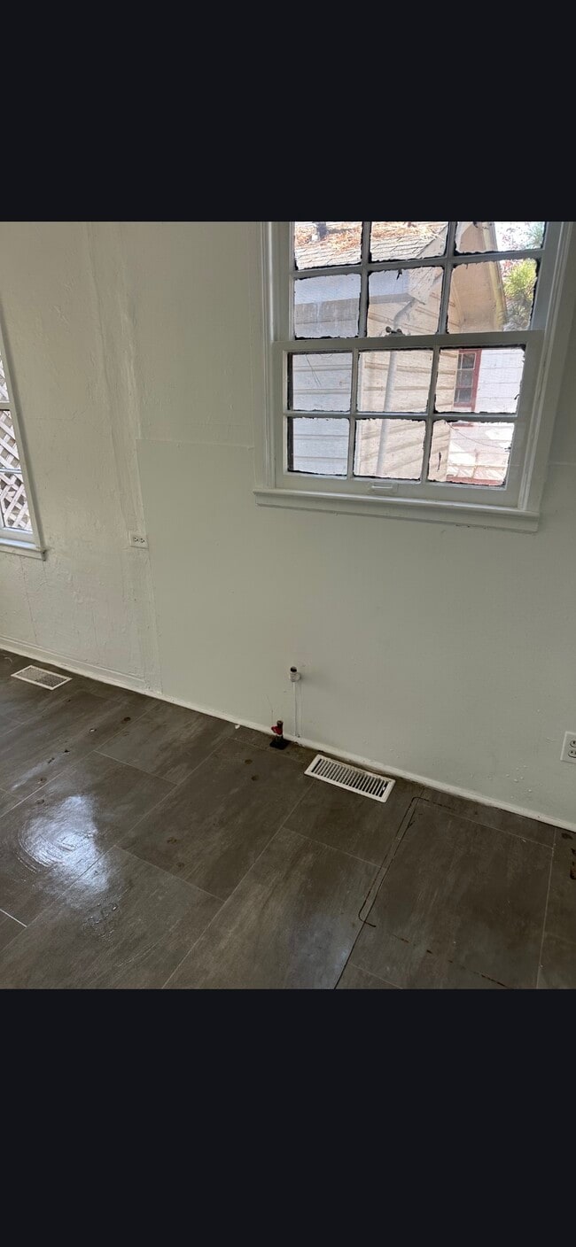 Building Photo - 2001 W 28th Ave