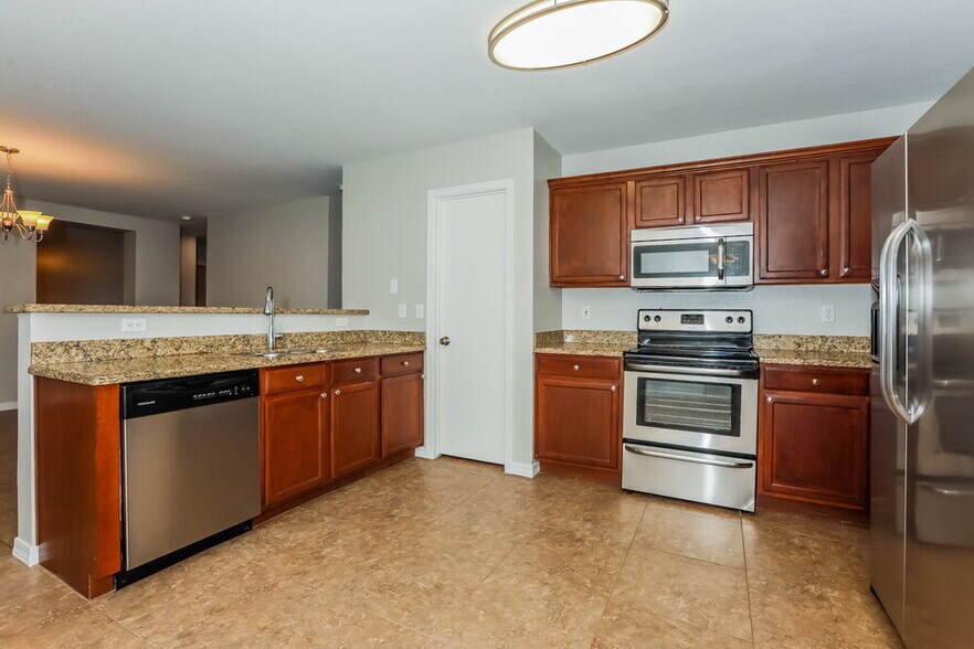 Building Photo - 5336 E Flower Ave