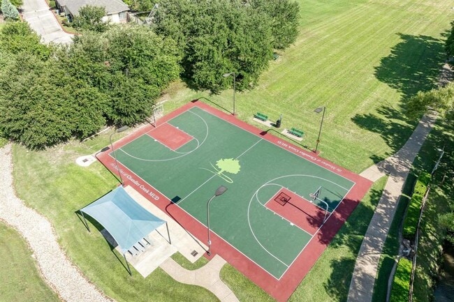 Building Photo - 2022 Balsam Way