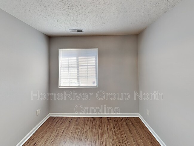 Building Photo - 801 Stockport Way