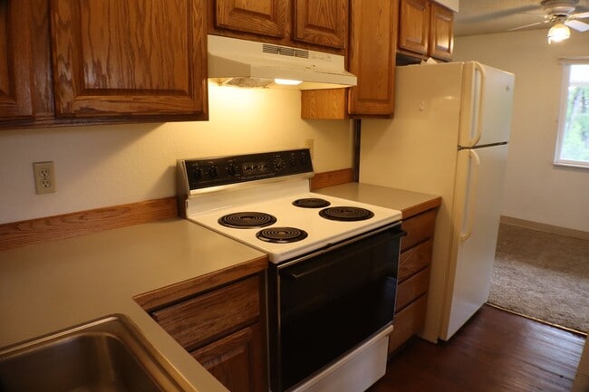 Building Photo - Bright Top Floor 1-Bedroom Near CSU + $200...