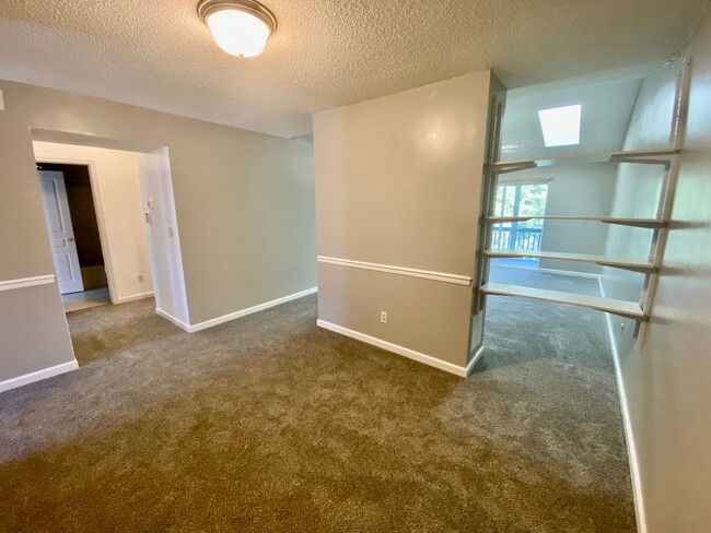 Building Photo - West AVL - Newly Renovated 2/2 Condo