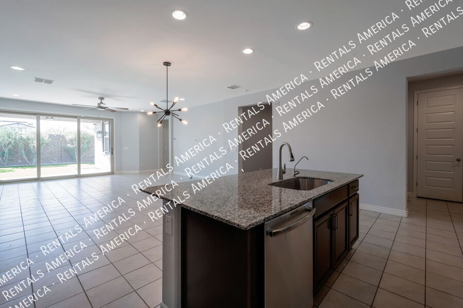 Building Photo - 10047 E Wavelength Ave