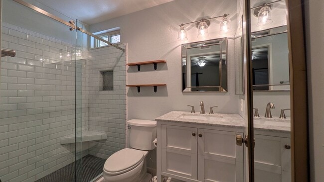 Building Photo - Cute two bedroom condo