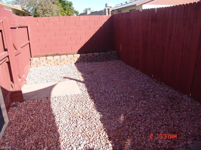 Building Photo - 2 br, 1 bath 4plex - 4708 East Caballero S...