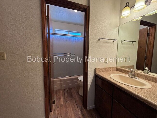 Building Photo - 1516 South Ct