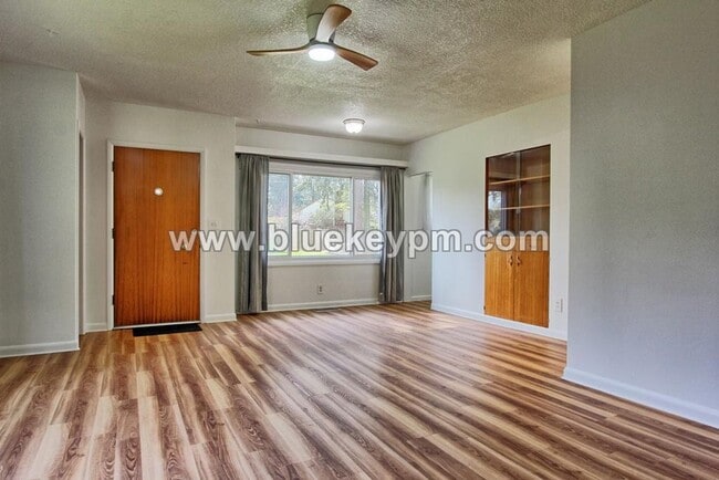 Building Photo - 4 Bedroom, 2 Bath Home with Primary on Main Floor, Basement and Large Fenced Yard