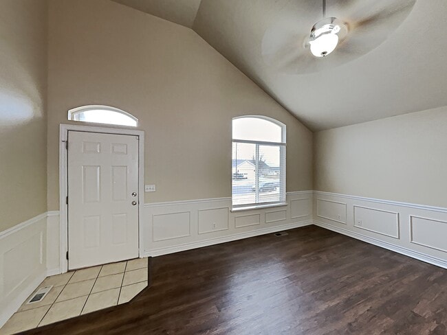 Building Photo - 3721 Lake Vista Dr