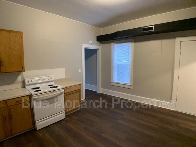 Building Photo - 427 Meller St